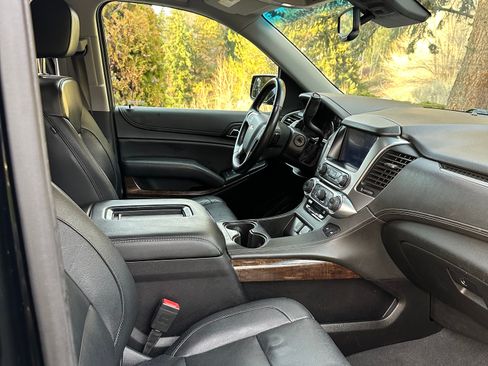 Used 2019 Chevrolet Suburban LT image 6