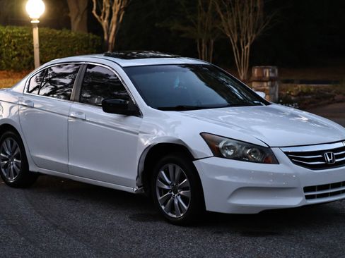 Used 2011 Honda Accord EX-L image 8