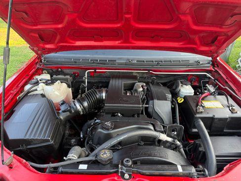 Used 2005 Chevrolet Colorado LS w/ Xtreme Appearance Package RWD image 2
