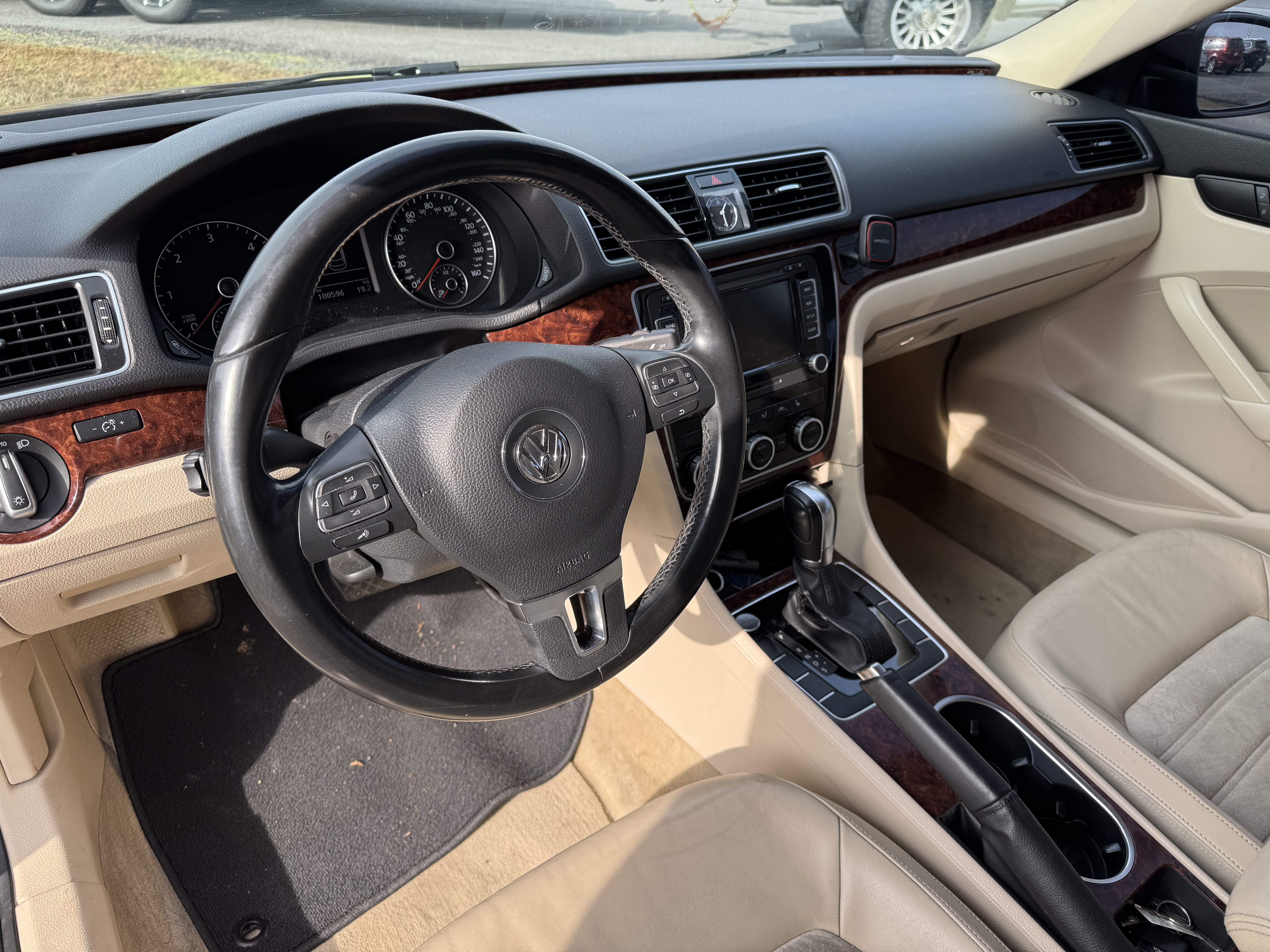 Used 2013 Volkswagen Passat TDI SEL Premium FWD image 9