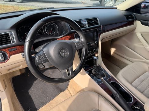 Used 2013 Volkswagen Passat TDI SEL Premium image 9