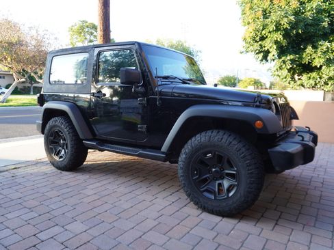 Used 2012 Jeep Wrangler Sport w/ Connectivity Group AWD/4WD image 4