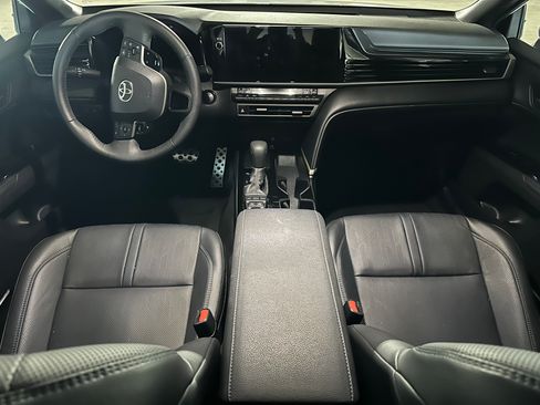 Used 2025 Toyota Camry XSE image 5