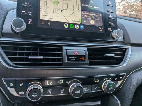 Used 2018 Honda Accord Touring image 9