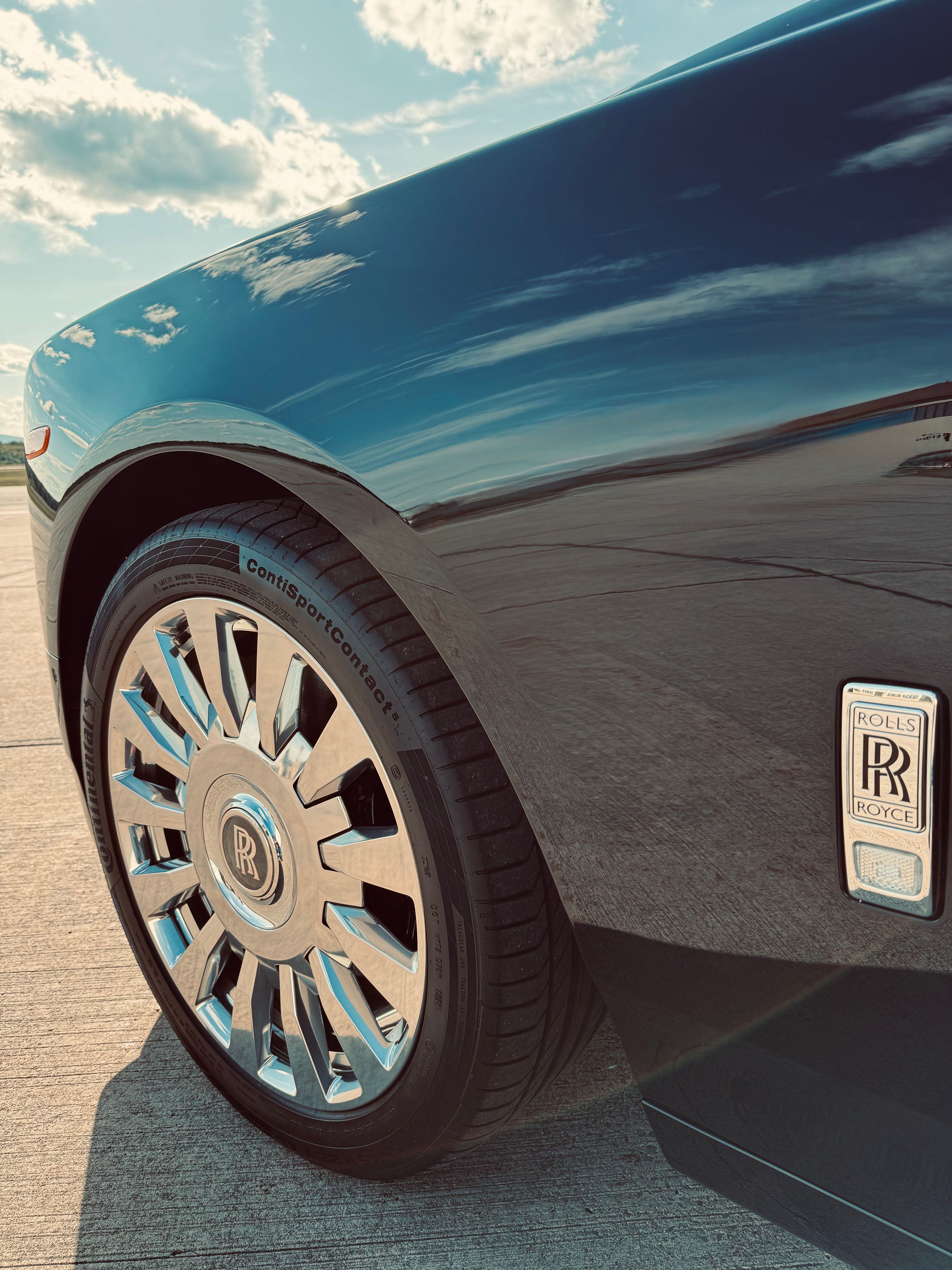 Used 2022 Rolls-Royce Phantom Sedan w/ The Phantom Package RWD image 10