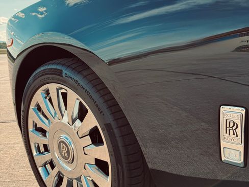 Used 2022 Rolls-Royce Phantom Sedan w/ The Phantom Package image 10