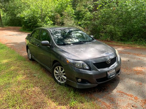 Used 2010 Toyota Corolla LE FWD image 8