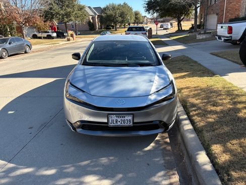 Used 2026 Toyota Prius XLE image 4