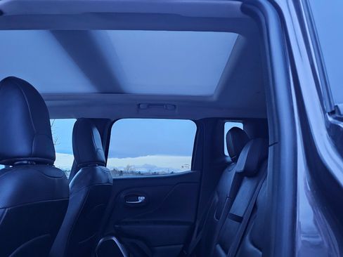 Used 2018 Jeep Renegade Limited w/ UConnect 8.4 Nav Group image 8