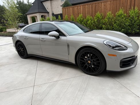 Used 2023 Porsche Panamera 4 Platinum Edition image 10