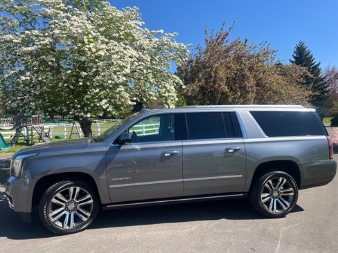 Used 2019 GMC Yukon XL Denali w/ Denali Ultimate Package AWD/4WD image 1