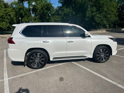 Used 2021 Lexus LX 570 4WD w/ Luxury Package image 5