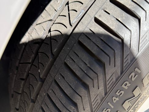 Used 2019 Audi e-tron Prestige w/ Prestige Package image 30