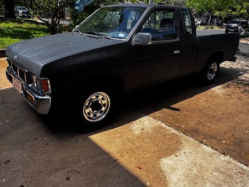 Used 1994 Nissan Pickup XE image 1
