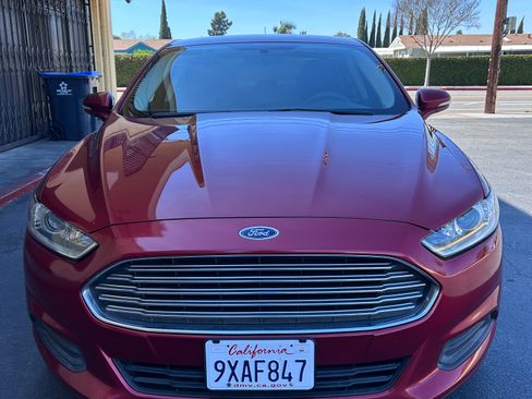Used 2016 Ford Fusion SE image 5