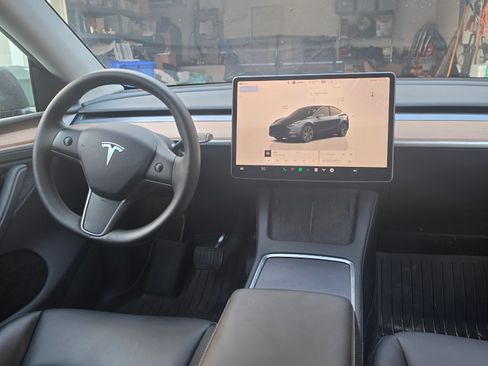 Used 2024 Tesla Model Y Long Range image 12