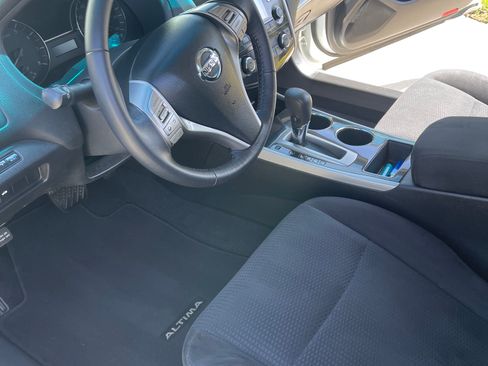Used 2014 Nissan Altima 2.5 SV w/ Convenience Package FWD image 9