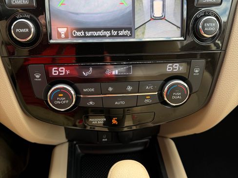 Used 2015 Nissan Rogue SL w/ SL Premium Package image 16