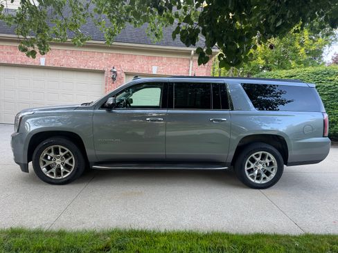 Used 2019 GMC Yukon XL SLT AWD/4WD image 5