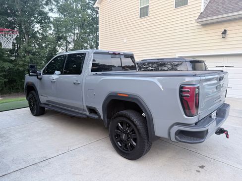 Used 2025 GMC Sierra 2500 AT4 w/ AT4 Premium Plus Package AWD/4WD image 8