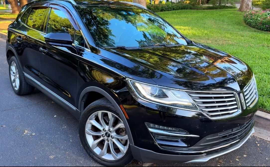 Used 2016 Lincoln MKC Select w/ Select Plus Package FWD image 2