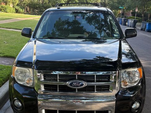 Used 2011 Ford Escape Limited image 1