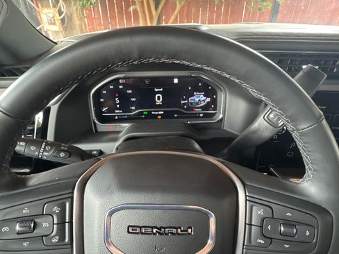 Used 2025 GMC Sierra 2500 Denali w/ Denali Reserve Package image 10