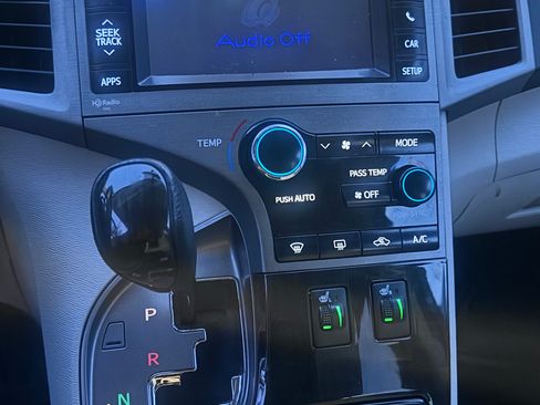 Used 2013 Toyota Venza XLE image 9