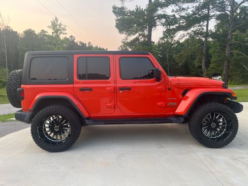 Used 2020 Jeep Wrangler Unlimited Sahara image 6
