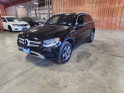 Used 2018 Mercedes-Benz GLC 300 4MATIC image 9