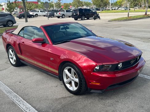 Used 2010 Ford Mustang GT image 2
