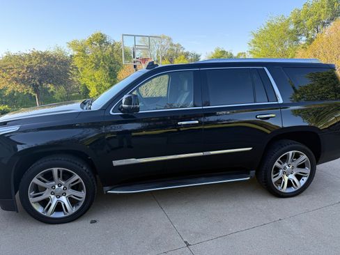 Used 2015 Cadillac Escalade Luxury AWD/4WD image 4