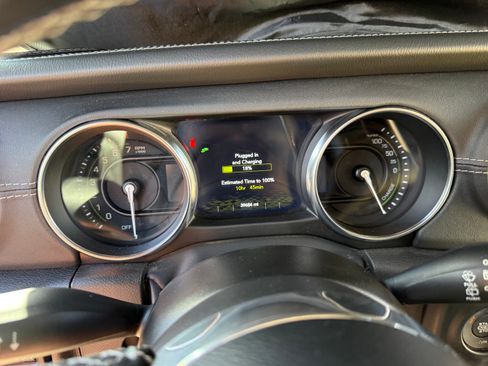 Used 2022 Jeep Wrangler Unlimited Sahara w/ Cold Weather Group image 13