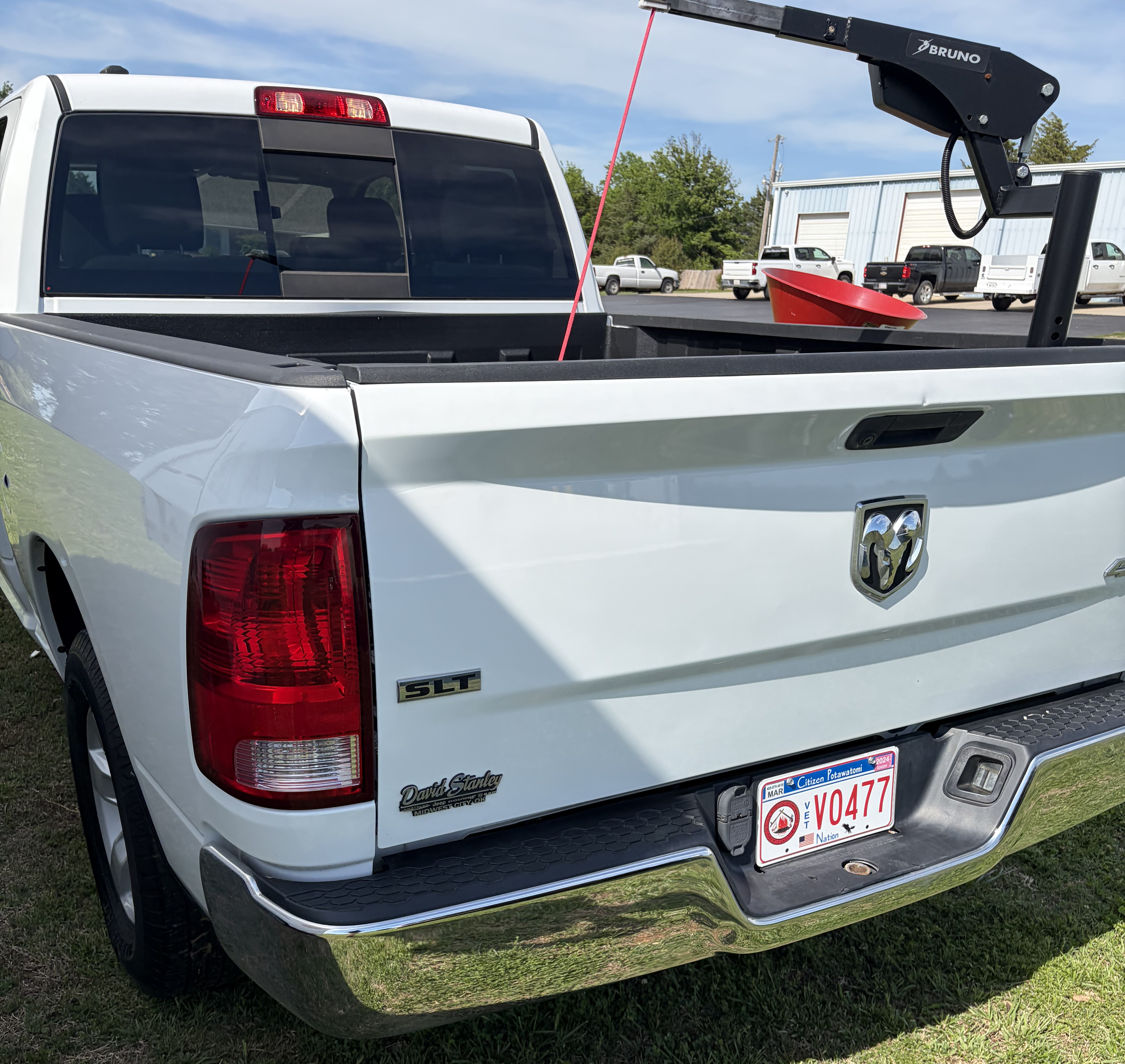 Used 2020 RAM 1500 Classic SLT AWD/4WD image 2
