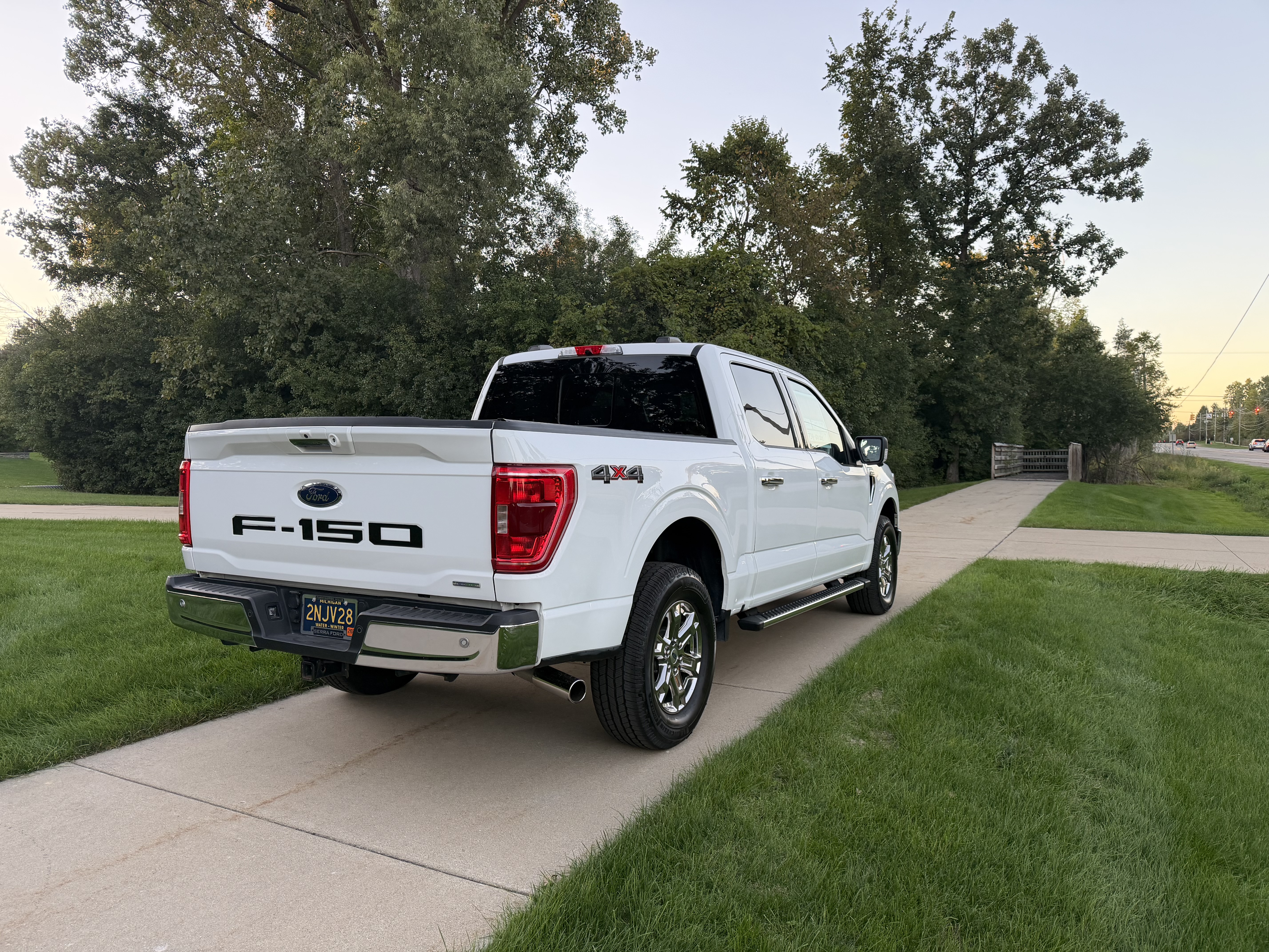 Used 2022 Ford F150 XLT w/ Equipment Group 302A High AWD/4WD image 9