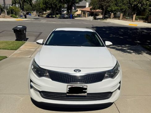 Used 2018 Kia Optima LX w/ 17" Alloy Wheels Package FWD image 4