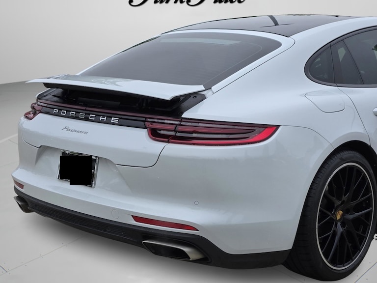 Used 2018 Porsche Panamera image 19