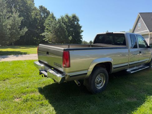 Used 1998 Chevrolet Silverado 2500 4x4 Extended Cab w/ Preferred Equipment Group 3 image 8