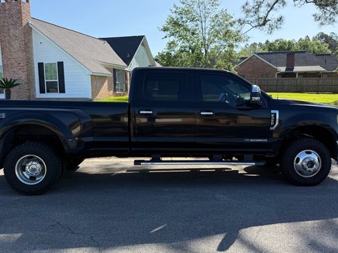 Used 2018 Ford F350 Lariat w/ Chrome Package image 1