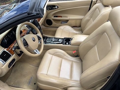 Used 2015 Jaguar XK Convertible image 10