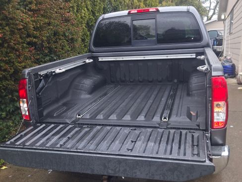 Used 2018 Nissan Frontier SV w/ Value Truck Package image 5