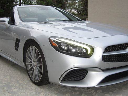 Used 2017 Mercedes-Benz SL 450 image 2