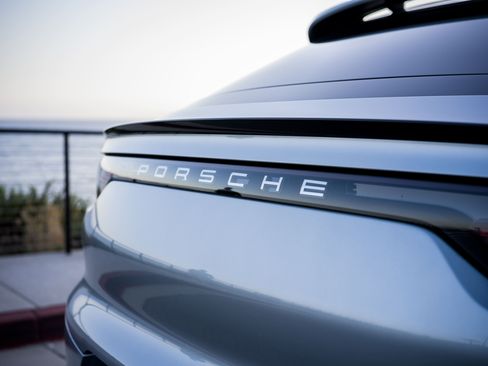 Used 2020 Porsche Cayenne Turbo image 13