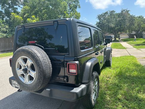 Used 2022 Jeep Wrangler Unlimited Sport AWD/4WD image 6
