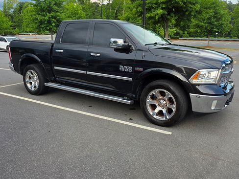 Used 2015 RAM 1500 Laramie w/ Convenience Group image 15