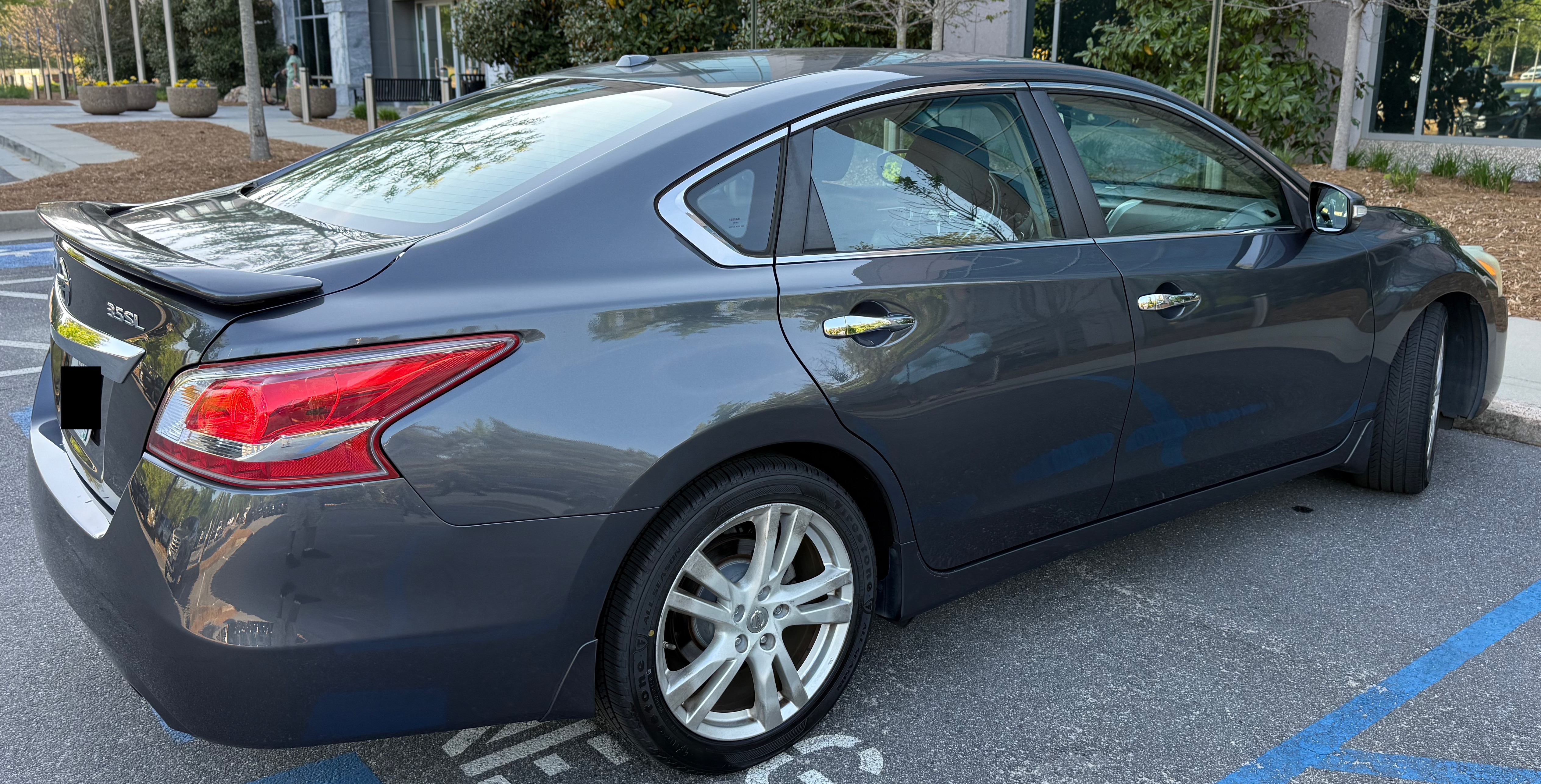 Used 2013 Nissan Altima 3.5 SL w/ Technology Pkg FWD image 4