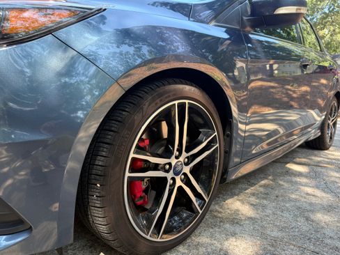 Used 2018 Ford Focus ST w/ Equipment Group 401A FWD image 6