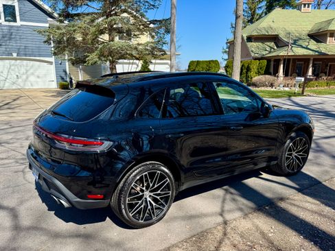 Used 2024 Porsche Macan image 11