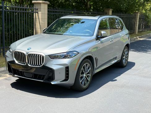 Used 2025 BMW X5 xDrive50e w/ Executive Package AWD/4WD image 2