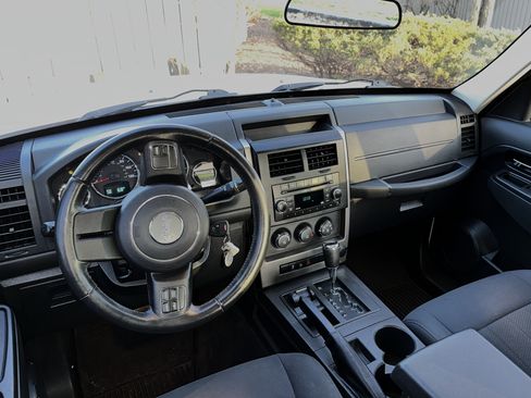 Used 2012 Jeep Liberty Sport w/ Popular Equipment Group AWD/4WD image 13